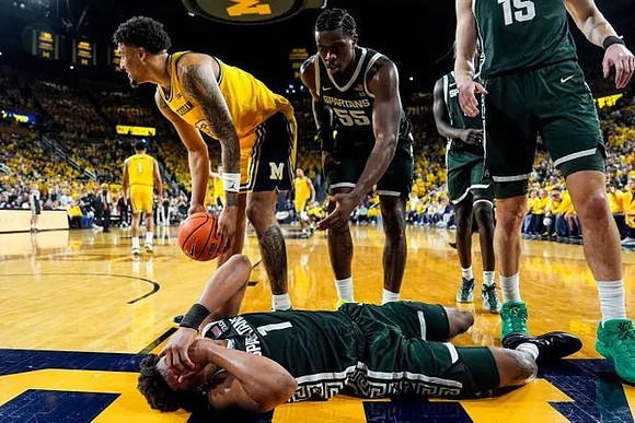 Yaxel Lendeborg (23) and Trey McKenney (1)