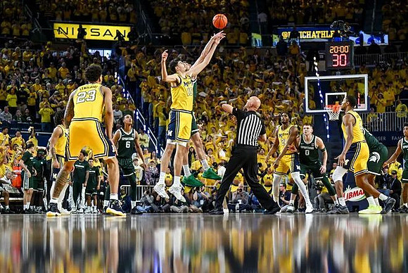 Elliot Cadeau (3), Yaxel Lendeborg (23), Aday Mara (15), Morez Johnson Jr. (21), and Nimari Burnett (4)