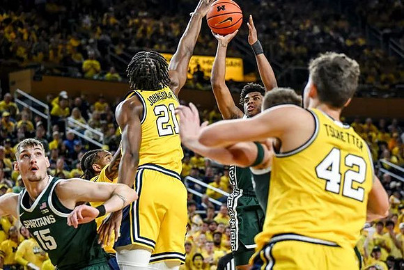 Roddy Gayle Jr. (11), Morez Johnson Jr. (21), and Will Tschetter (42)