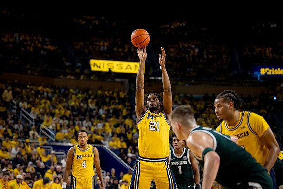 Nimari Burnett (4), Morez Johnson Jr. (21), and Roddy Gayle Jr. (11)