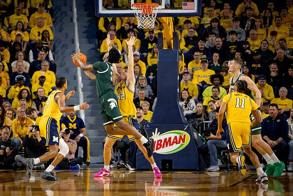 Nimari Burnett (4), Will Tschetter (42), and Roddy Gayle Jr. (11)