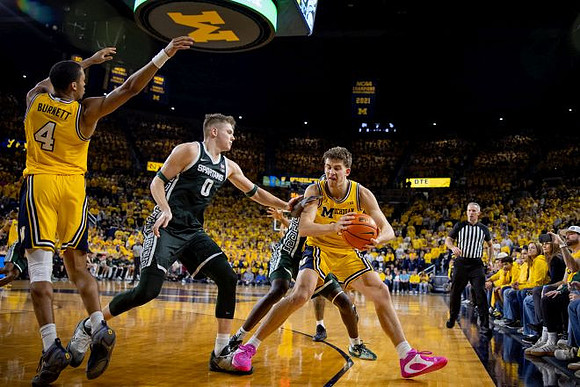 Nimari Burnett (4) and Will Tschetter (42)