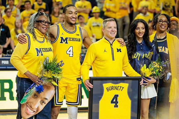 Nimari Burnett (4) and Dusty May