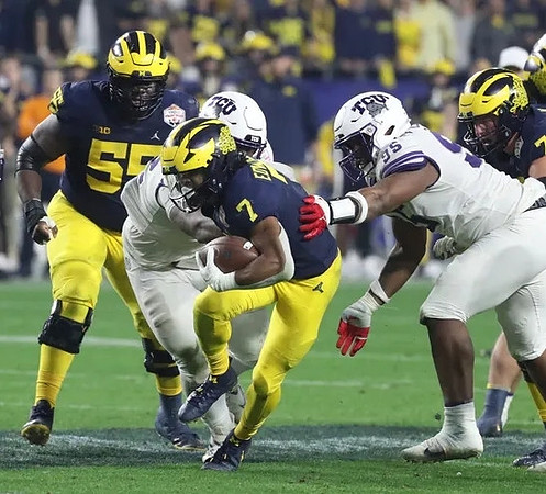 Olusegun Oluwatimi (55) and Donovan Edwards (7)