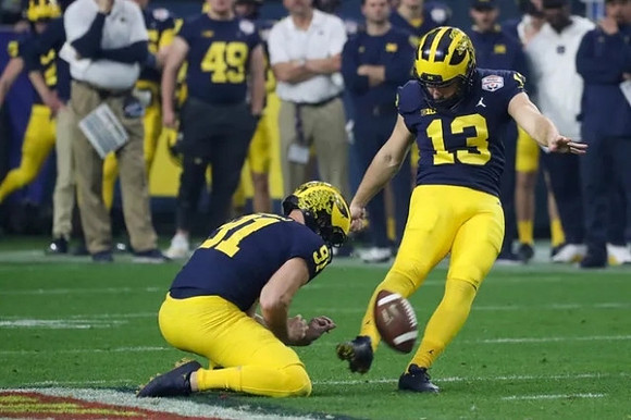 Brad Robbins (91) and Jake Moody (13)