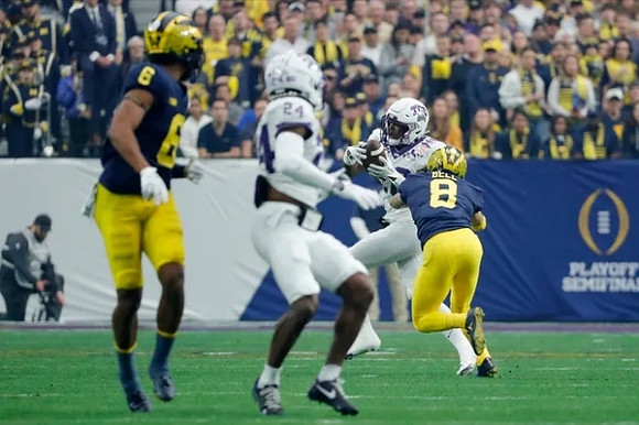 Cornelius Johnson (6) and Ronnie Bell (8)
