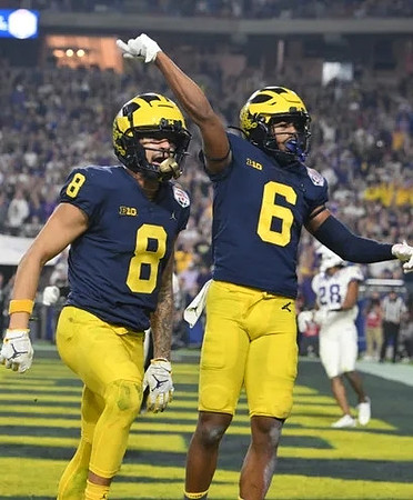 Ronnie Bell (8) and Cornelius Johnson (6)