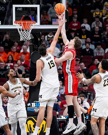 Morez Johnson Jr. (21), Aday Mara (15), and Yaxel Lendeborg (23)