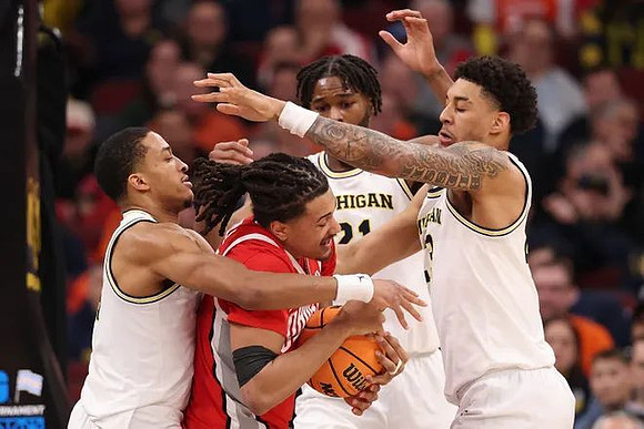 Nimari Burnett (4), Morez Johnson Jr. (21), and Yaxel Lendeborg (23)