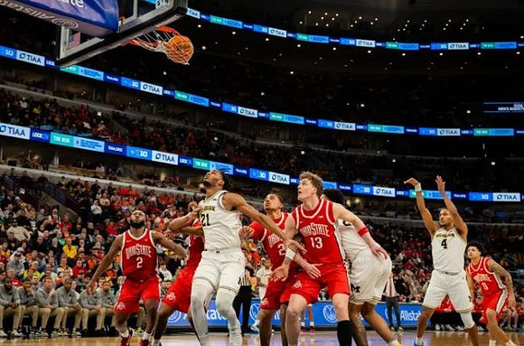 Morez Johnson Jr. (21), Yaxel Lendeborg (23), and Nimari Burnett (4)