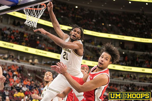 Nimari Burnett (4) and Morez Johnson Jr. (21)