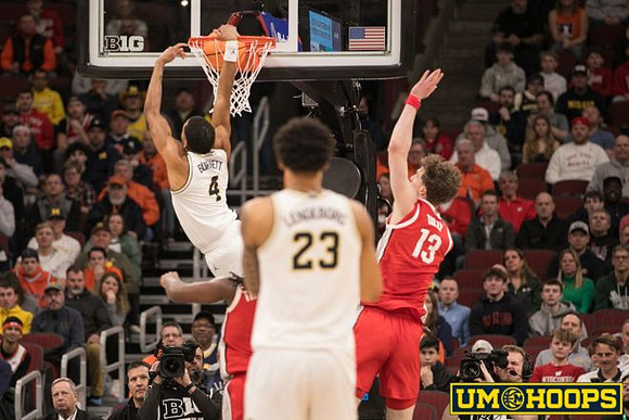 Nimari Burnett (4) and Yaxel Lendeborg (23)