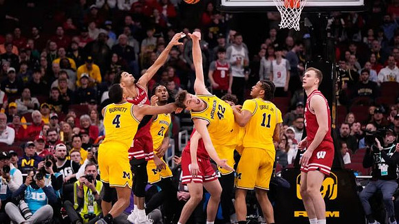 Nimari Burnett (4), Morez Johnson Jr. (21), Will Tschetter (42), and Roddy Gayle Jr. (11)