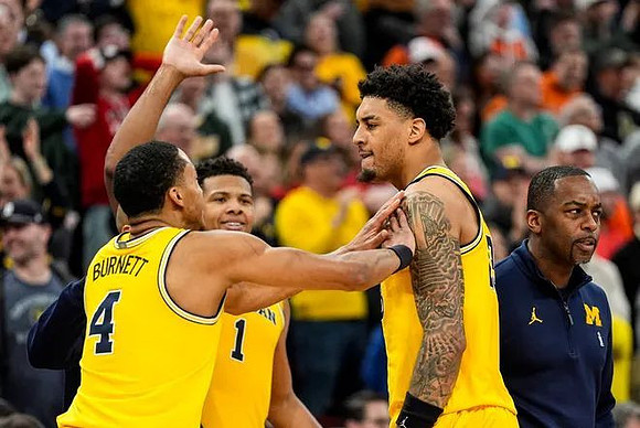 Nimari Burnett (4), Trey McKenney (1), and Yaxel Lendeborg (23)
