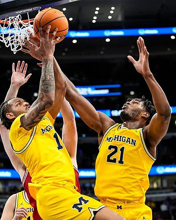 Roddy Gayle Jr. (11) and Morez Johnson Jr. (21)