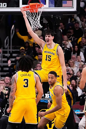 Elliot Cadeau (3), Aday Mara (15), and Nimari Burnett (4)