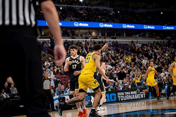 Yaxel Lendeborg (23) and Nimari Burnett (4)