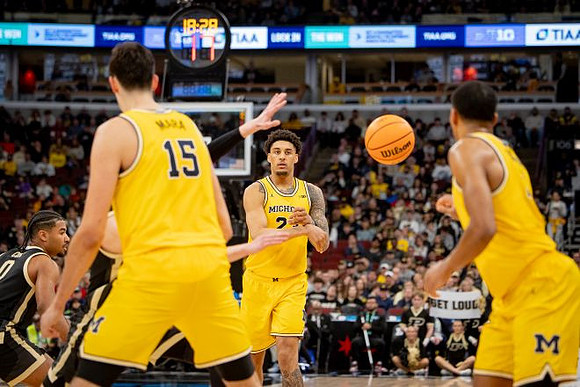 Aday Mara (15), Yaxel Lendeborg (23), and Nimari Burnett (4)