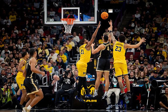 Nimari Burnett (4), Morez Johnson Jr. (21), and Yaxel Lendeborg (23)