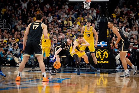 Elliot Cadeau (3), Aday Mara (15), and Will Tschetter (42)