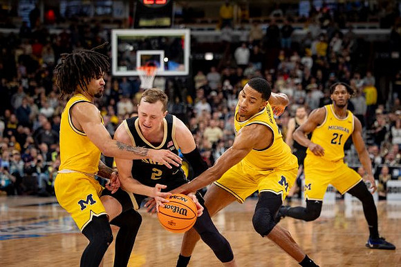 Elliot Cadeau (3), Nimari Burnett (4), and Morez Johnson Jr. (21)