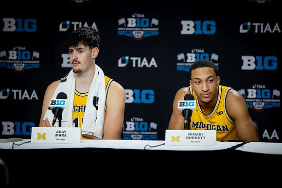 Aday Mara (15) and Nimari Burnett (4)