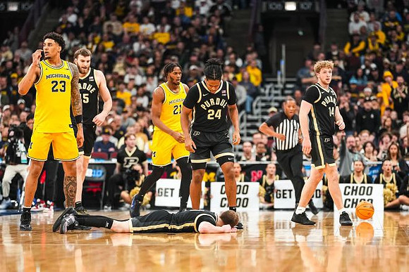 Yaxel Lendeborg (23) and Morez Johnson Jr. (21)
