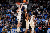 Aday Mara (15), Nimari Burnett (4), and Morez Johnson Jr. (21)