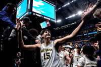 Aday Mara (15) and Michigan Team