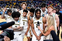 Morez Johnson Jr. (21) and Michigan Team