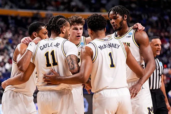 Nimari Burnett (4), Roddy Gayle Jr. (11), Will Tschetter (42), Trey McKenney (1), and Morez Johnson Jr. (21)