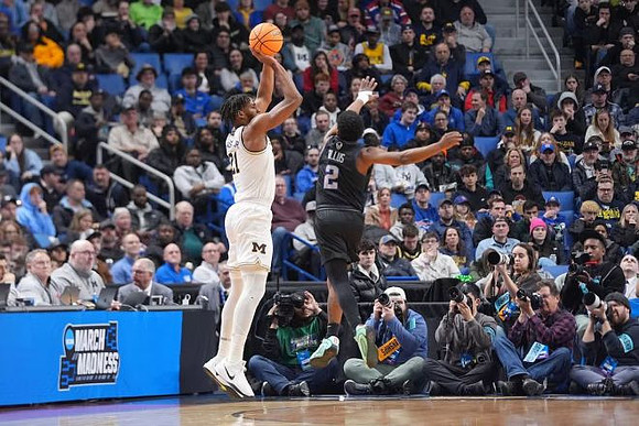 Morez Johnson Jr. (21)