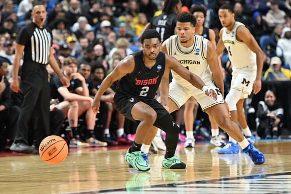 Trey McKenney (1) and Nimari Burnett (4)