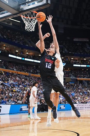 Will Tschetter (42) and Elliot Cadeau (3)