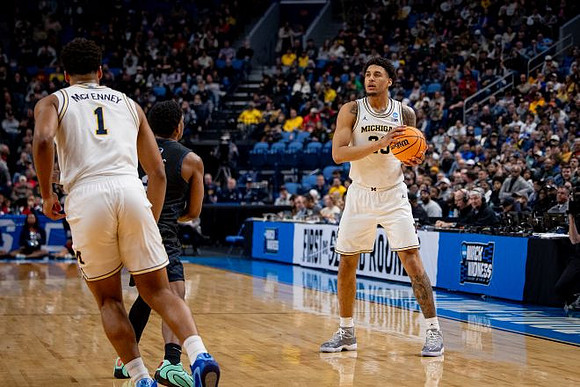 Trey McKenney (1) and Yaxel Lendeborg (23)