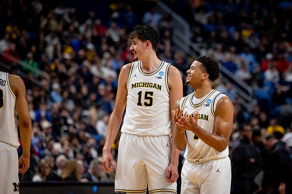 Aday Mara (15) and Trey McKenney (1)