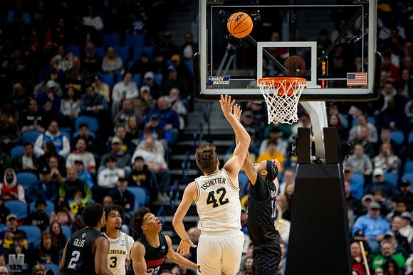 Elliot Cadeau (3) and Will Tschetter (42)