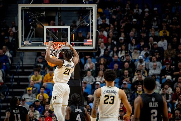 Morez Johnson Jr. (21) and Yaxel Lendeborg (23)