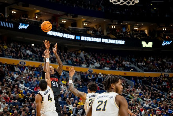 Nimari Burnett (4), Yaxel Lendeborg (23), and Morez Johnson Jr. (21)