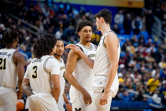 Morez Johnson Jr. (21), Elliot Cadeau (3), Nimari Burnett (4), Yaxel Lendeborg (23), and Aday Mara (15)