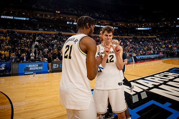 Morez Johnson Jr. (21) and Will Tschetter (42)