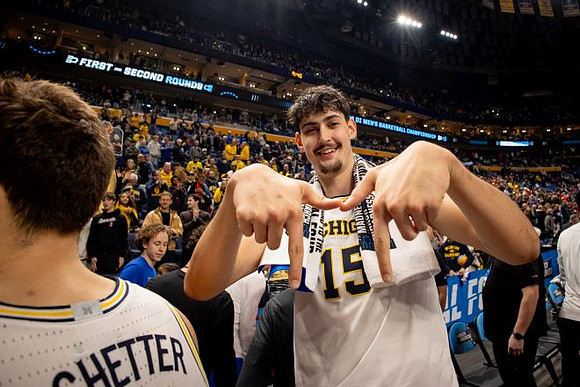 Will Tschetter (42) and Aday Mara (15)