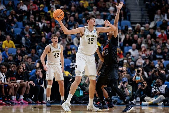 Will Tschetter (42) and Aday Mara (15)