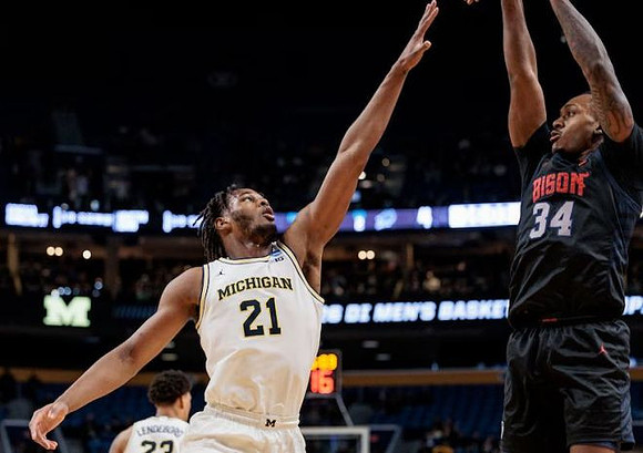 Yaxel Lendeborg (23) and Morez Johnson Jr. (21)