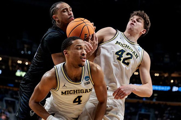 Nimari Burnett (4) and Will Tschetter (42)