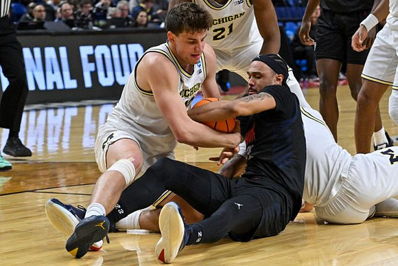 Will Tschetter (42) and Morez Johnson Jr. (21)