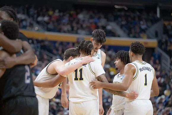 Will Tschetter (42), Roddy Gayle Jr. (11), Aday Mara (15), Elliot Cadeau (3), and Trey McKenney (1)
