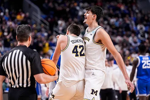 Will Tschetter (42) and Aday Mara (15)