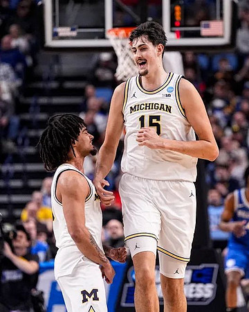 Elliot Cadeau (3) and Aday Mara (15)