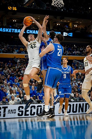 Will Tschetter (42) and Morez Johnson Jr. (21)